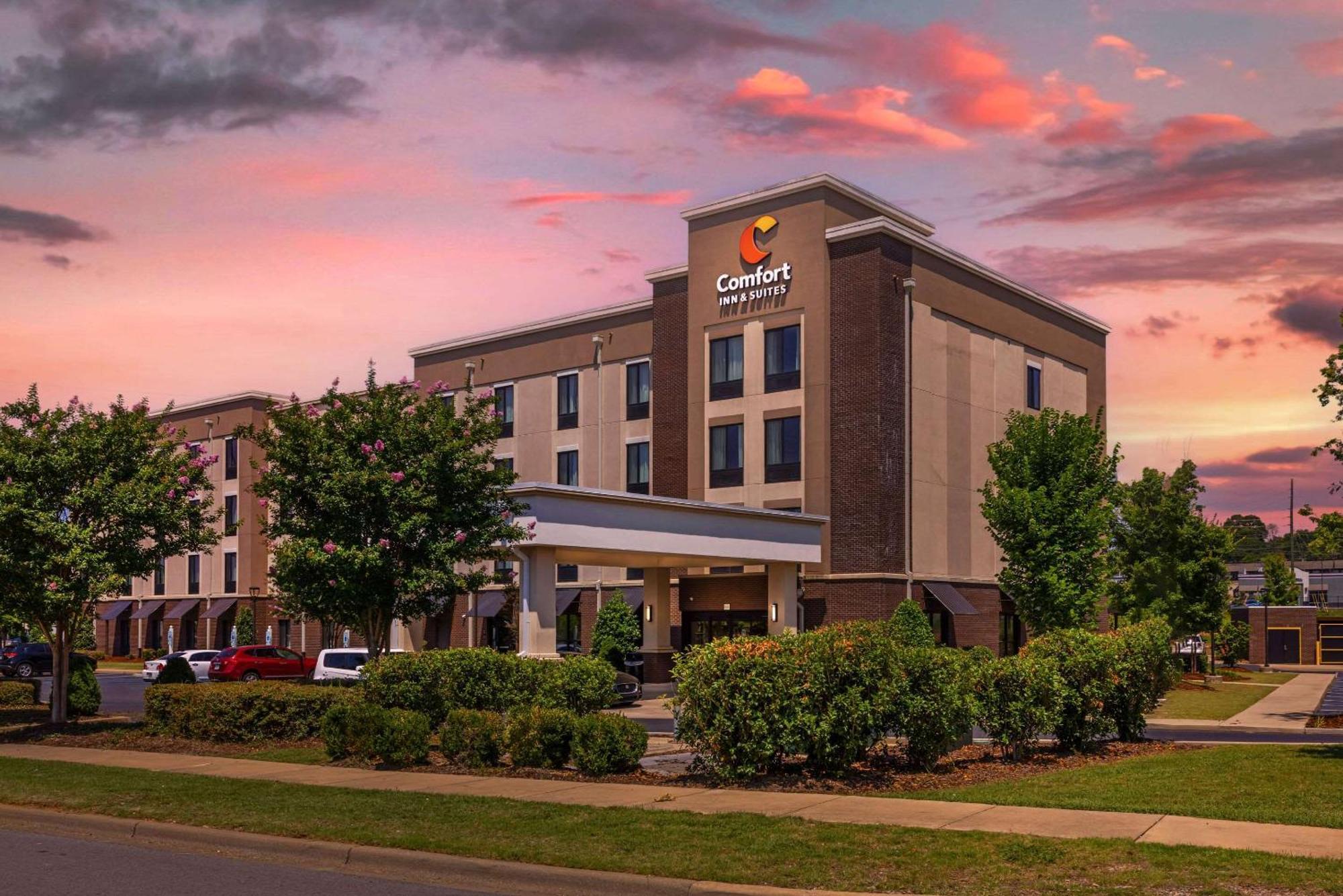 Comfort Inn & Suites At Crossplex Village Birmingham Exterior photo